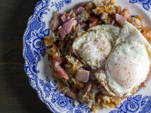 https://www.fodmapeveryday.com/wp-content/uploads/2019/05/overhead-image-of-low-fodmap-hash-browns-with-ham-and-eggs-500x375.jpg