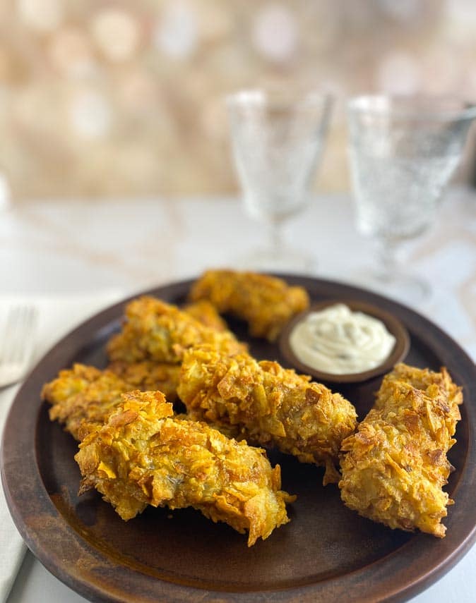 https://www.fodmapeveryday.com/wp-content/uploads/2021/05/vertical-image-of-air-fryer-low-FODMAP-fish-sticks-on-marbled-background-and-brown-plate.jpg
