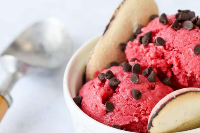 raspberry-frozen-yogurt-title.