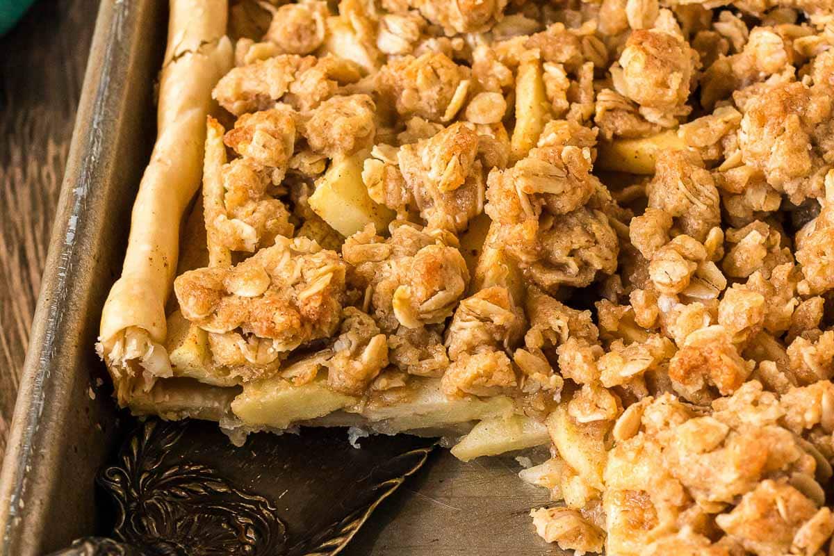 sheet-pan-apple-slab-pie-oat-crumb-topping-SQUARE.