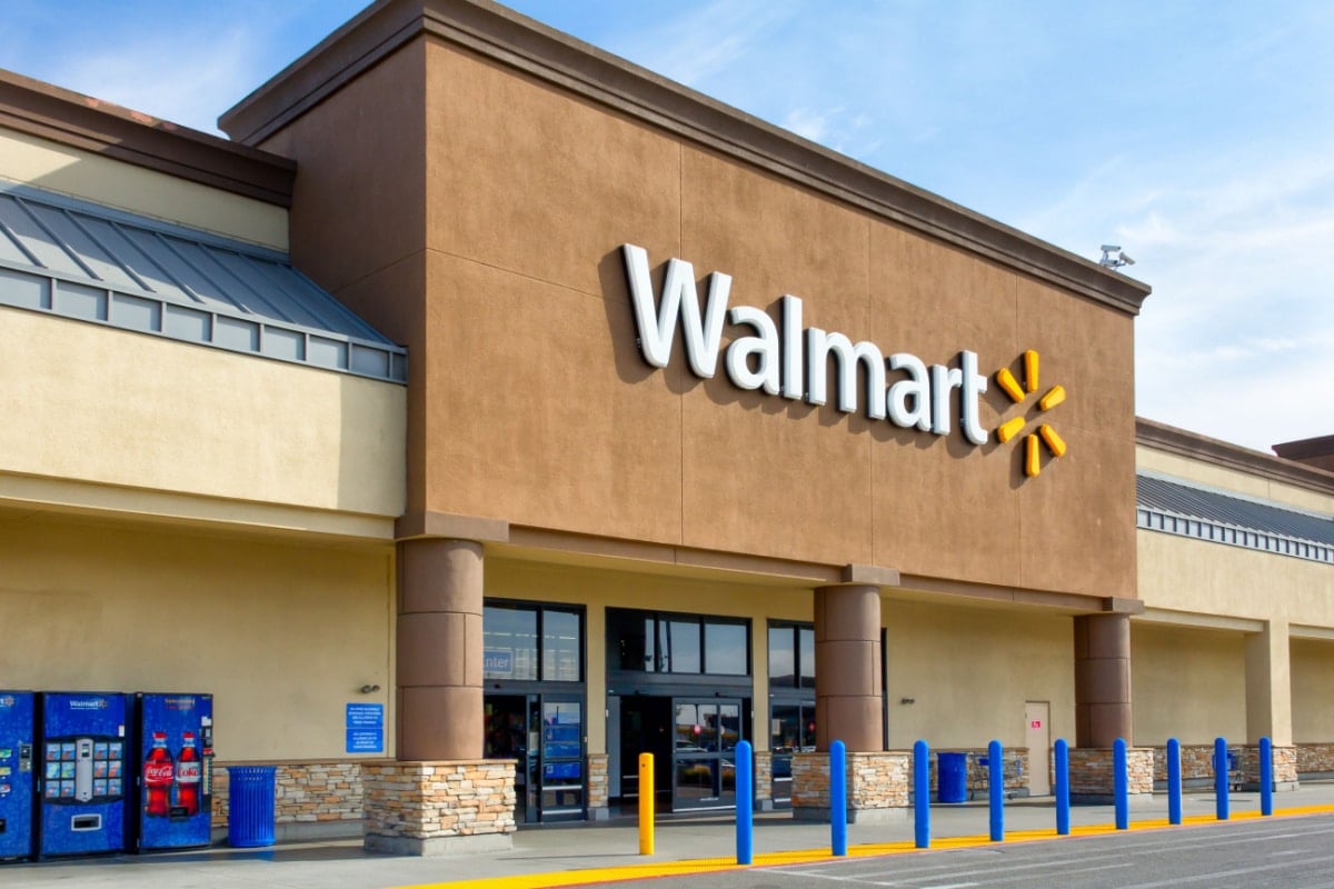 Walmart store exterior. 