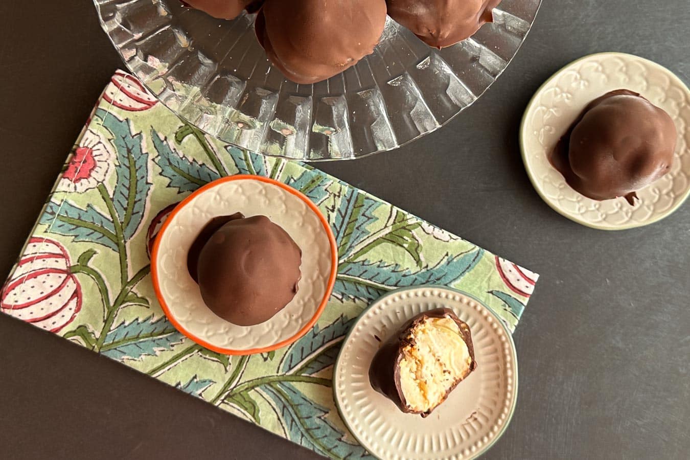 Low FODMAP Frozen Chocolate-Dipped Peanut Butter Banana Bites. On small plates.