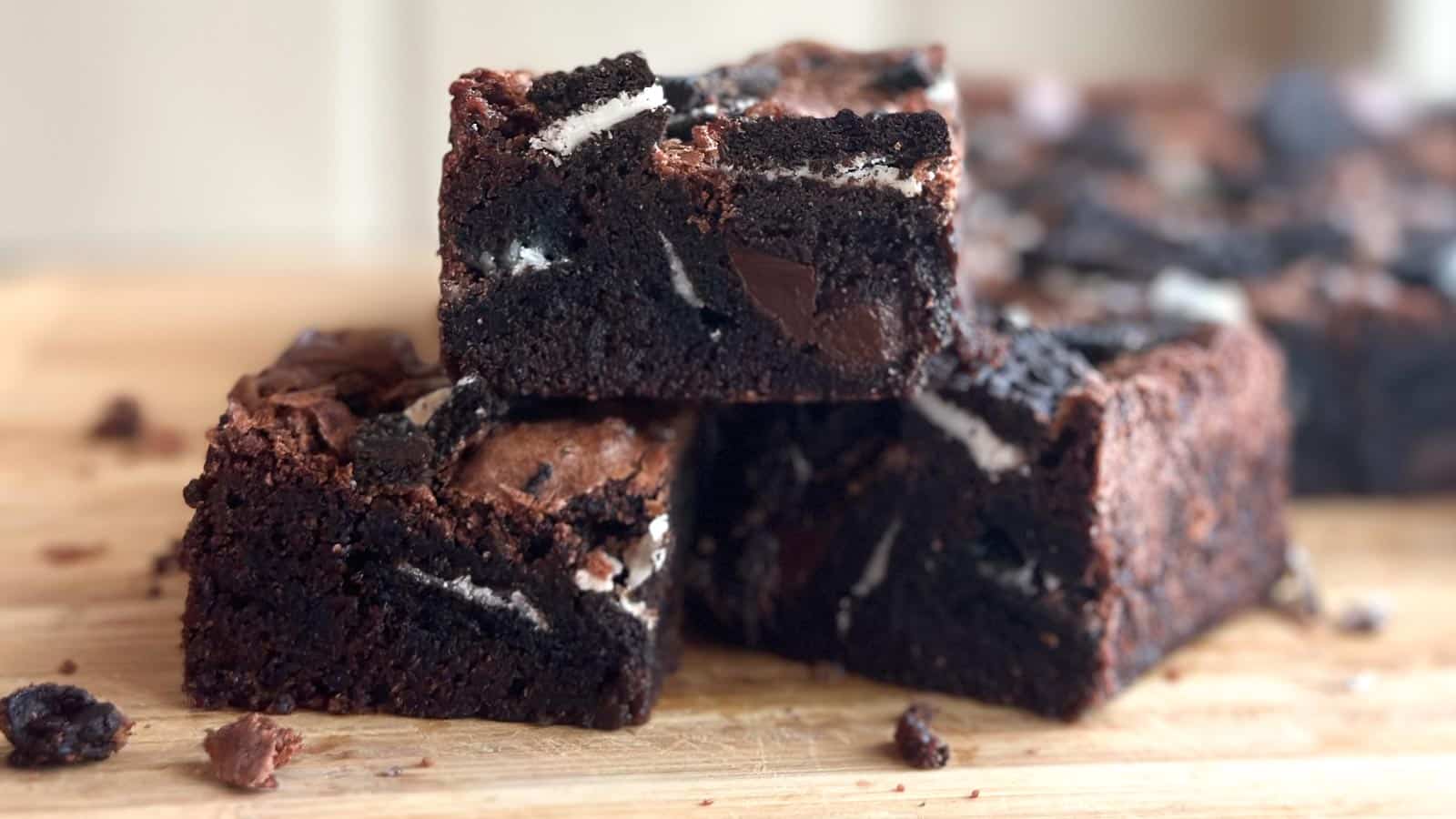 Low FODMAP oreo brownies in a stack.