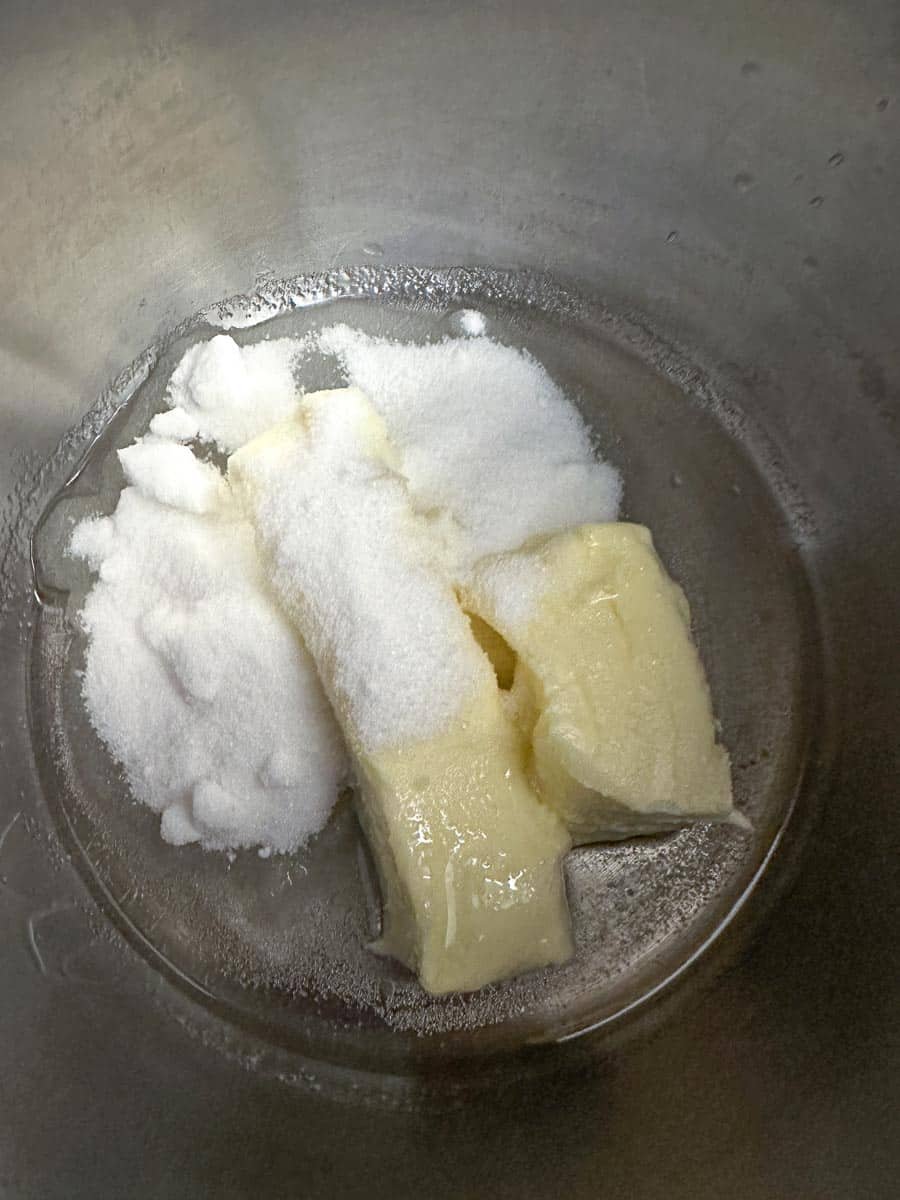 butter, sugar and oil in saucepan.