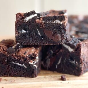 closeup of low FODMAP Oreo Brownie cut into squares.