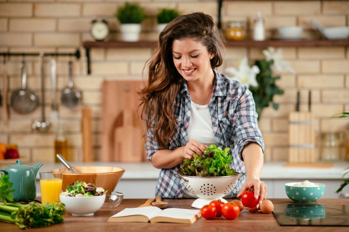 Woman cooking. 